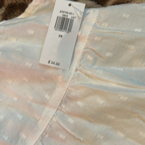 Charming White Top with Ruffle Details - Picture 5 of 7